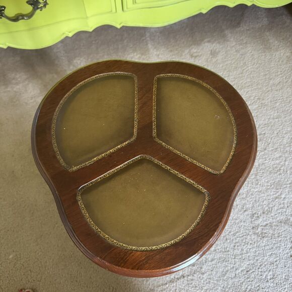 Vintage Mid-Century Solid Mahogany Tooled Leather Top Cloverleaf Side Table - Picture 5 of 9